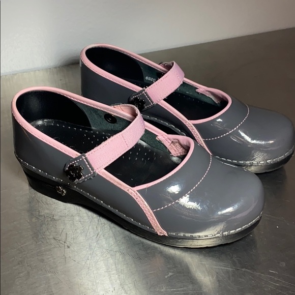 koi Shoes - Size 8 Sanita Koi Nursing Shoes
